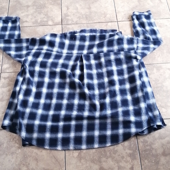 Plaid flannel - Picture 2 of 3